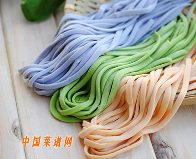 彩色蔬菜手擀面怎么做？_美食信息